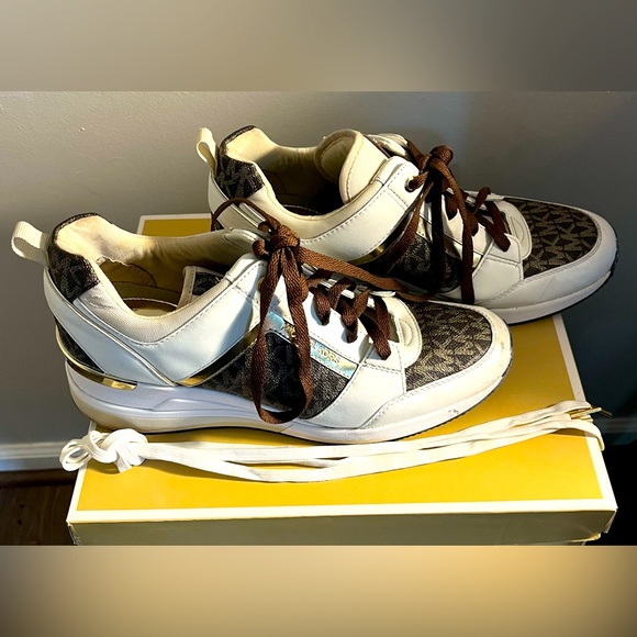 MICHAEL MICHAEL KORS Metallic Logo And Leather Trainers. Size (10). - Picture 5 of 10